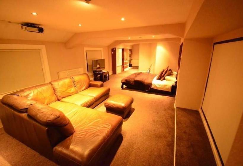 Aparthotel Glovers Court