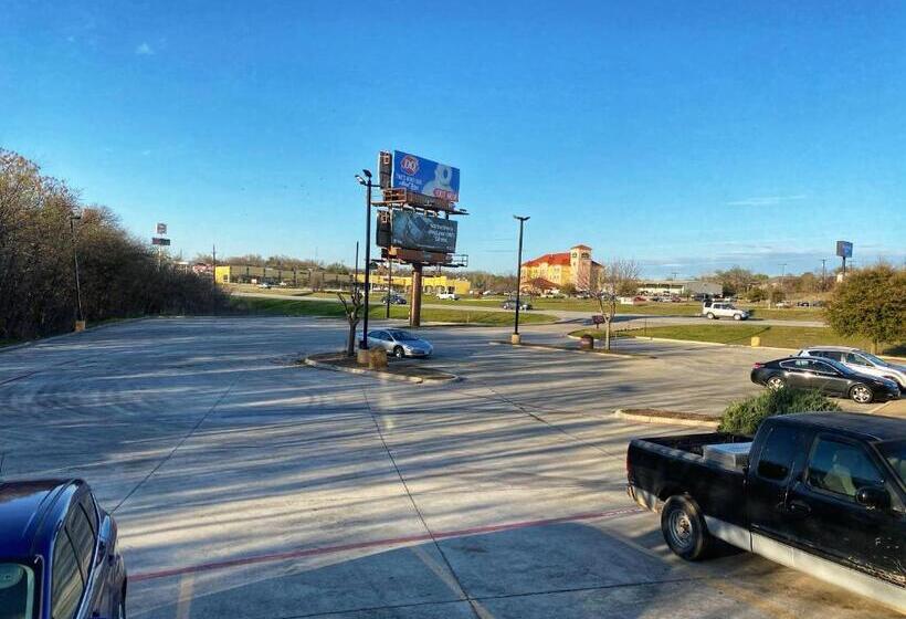 בית מלון כפרי Lone Star Inn