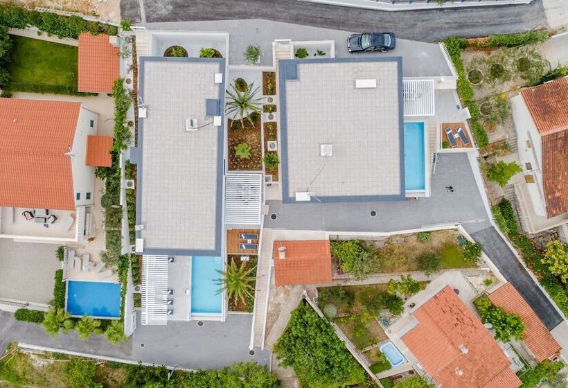 Luxury Villa Luna With Swimming Pool