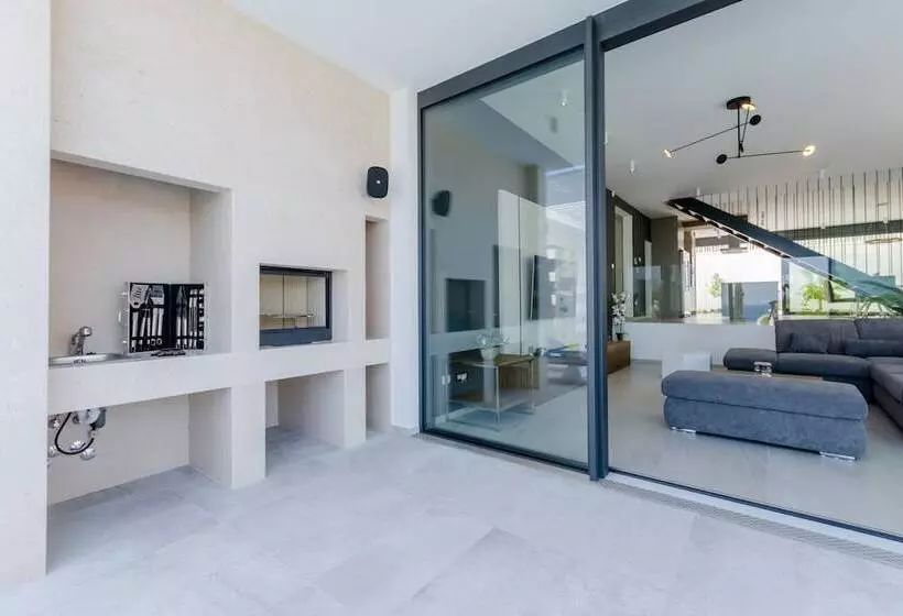 Luxury Villa Luna With Swimming Pool