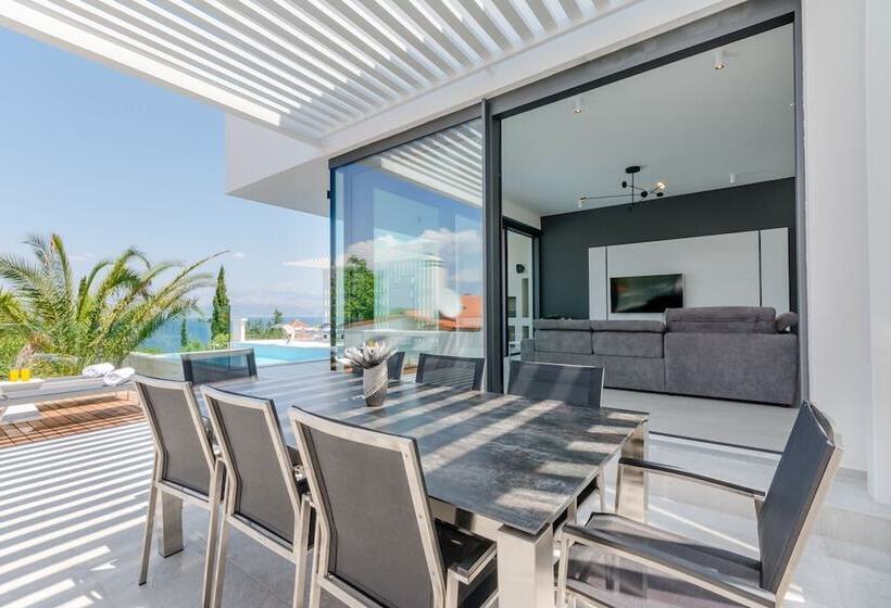 Luxury Villa Luna With Swimming Pool