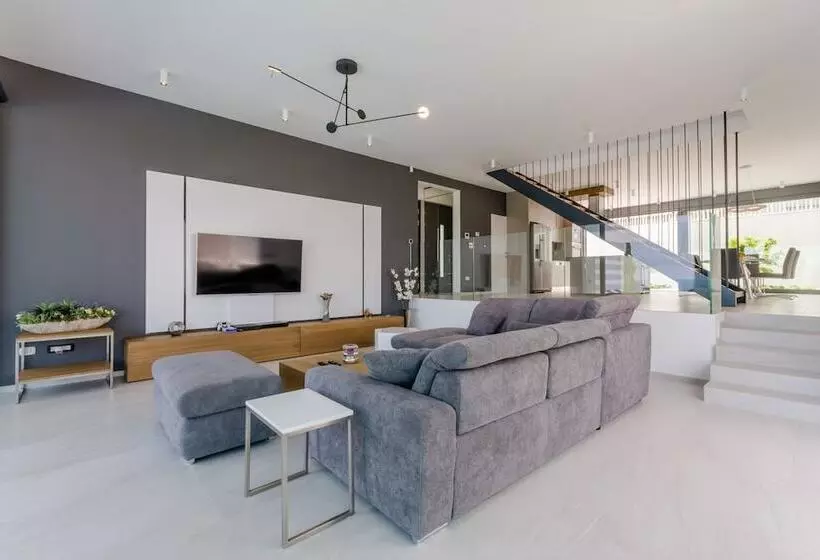 Luxury Villa Luna With Swimming Pool