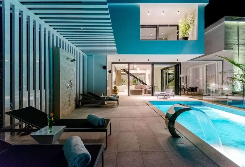 Luxury Villa Luna With Swimming Pool