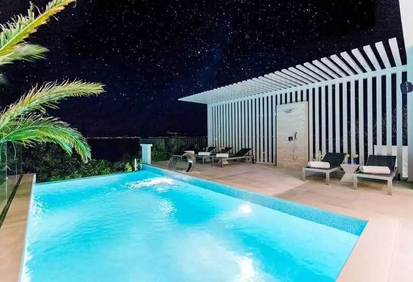 Luxury Villa Luna With Swimming Pool