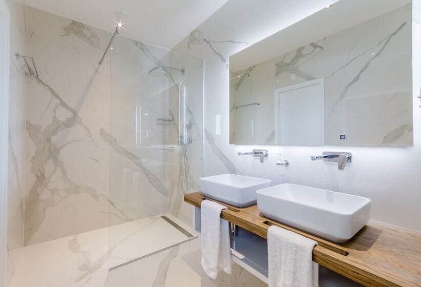 Luxury Villa Luna With Swimming Pool