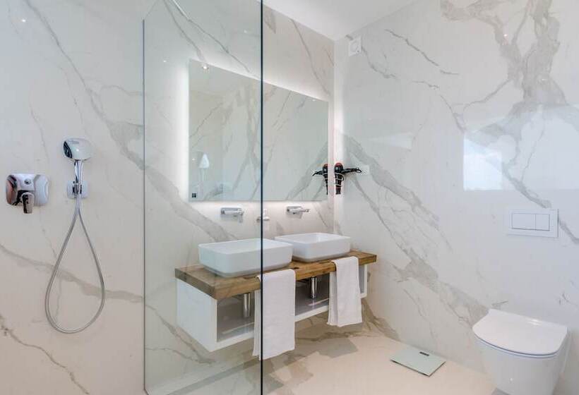 Luxury Villa Luna With Swimming Pool