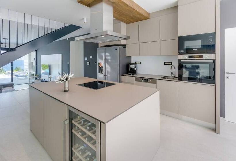 Luxury Villa Luna With Swimming Pool