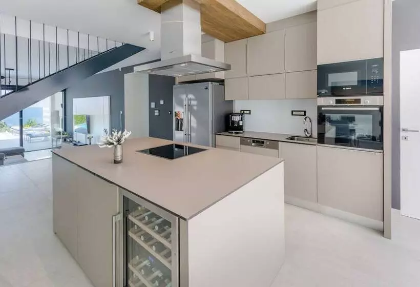 Luxury Villa Luna With Swimming Pool