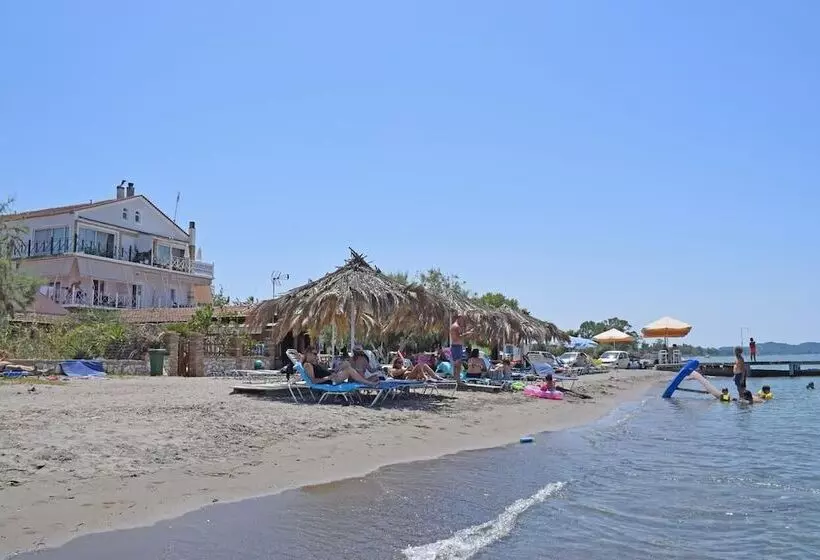 ペンション Petrakis Beach