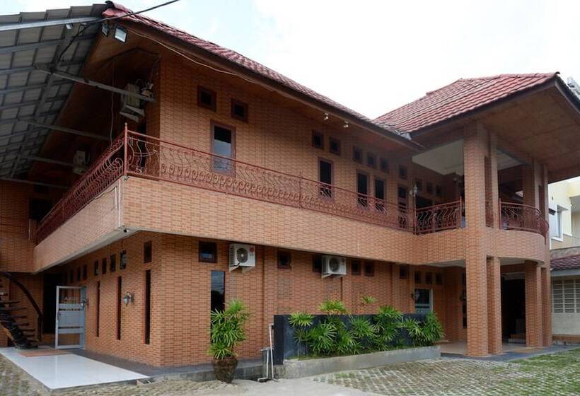 Пансион Reddoorz Plus At Hotel Srikandi Kendari