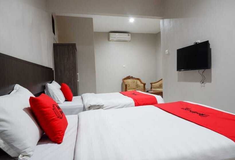 Пансион Reddoorz Plus At Hotel Srikandi Kendari