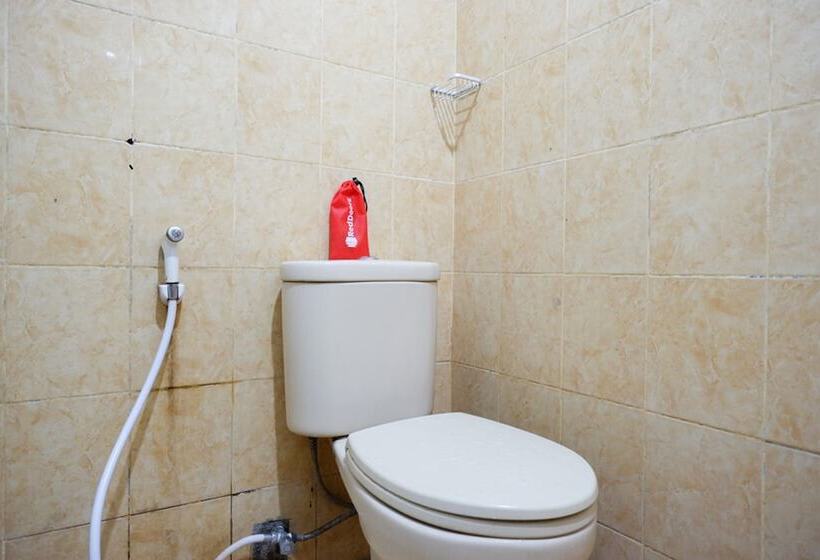 Пансион Reddoorz Plus At Hotel Srikandi Kendari