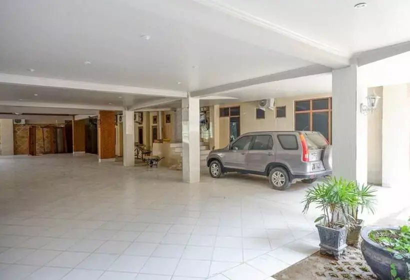 ペンション Reddoorz Plus At Hotel Srikandi Kendari