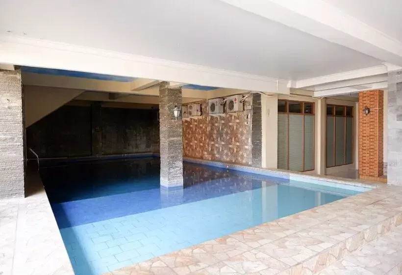 ペンション Reddoorz Plus At Hotel Srikandi Kendari