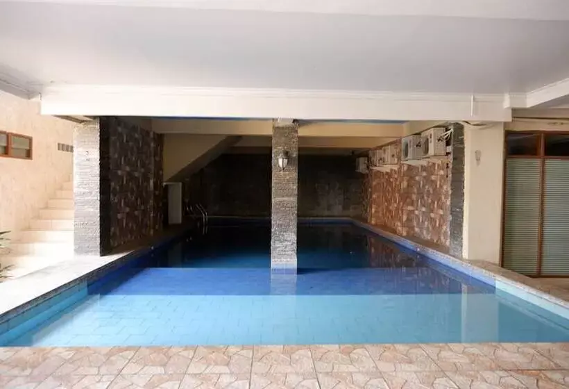 ペンション Reddoorz Plus At Hotel Srikandi Kendari