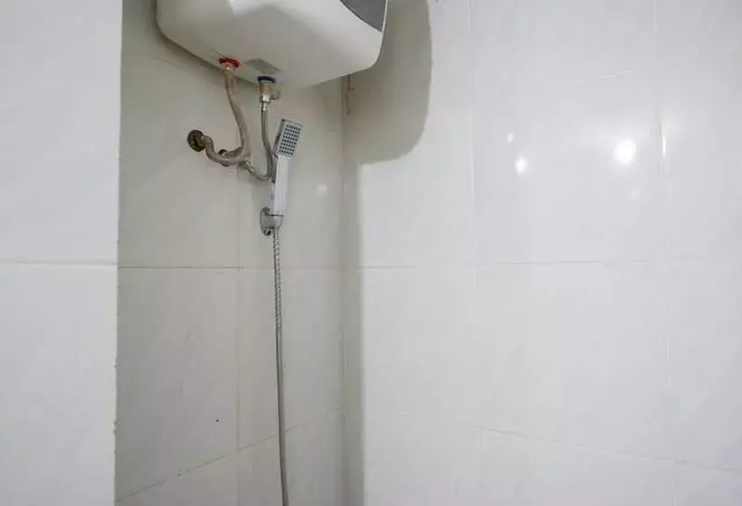 ペンション Reddoorz Plus At Hotel Srikandi Kendari