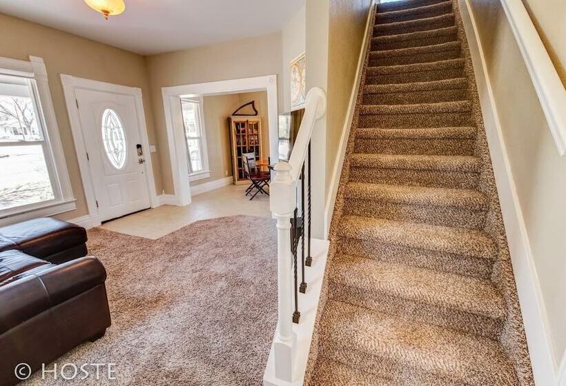 3 Br Beautifully Restored 1890`s Homedowntown