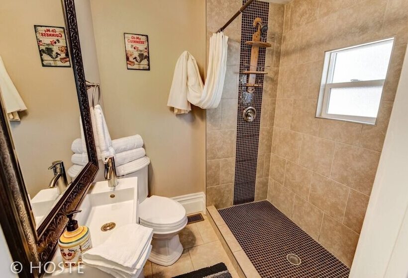 3 Br Beautifully Restored 1890`s Homedowntown