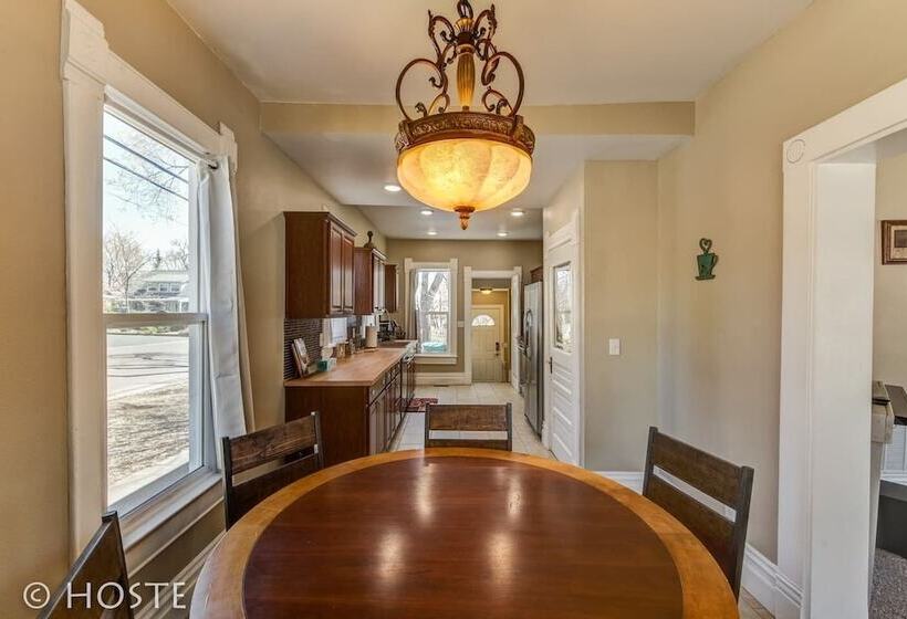 3 Br Beautifully Restored 1890`s Homedowntown