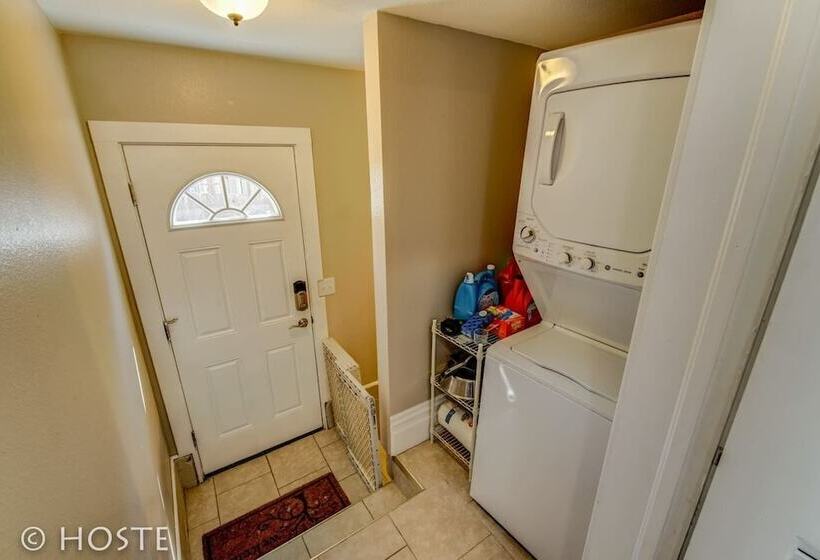 3 Br Beautifully Restored 1890`s Homedowntown