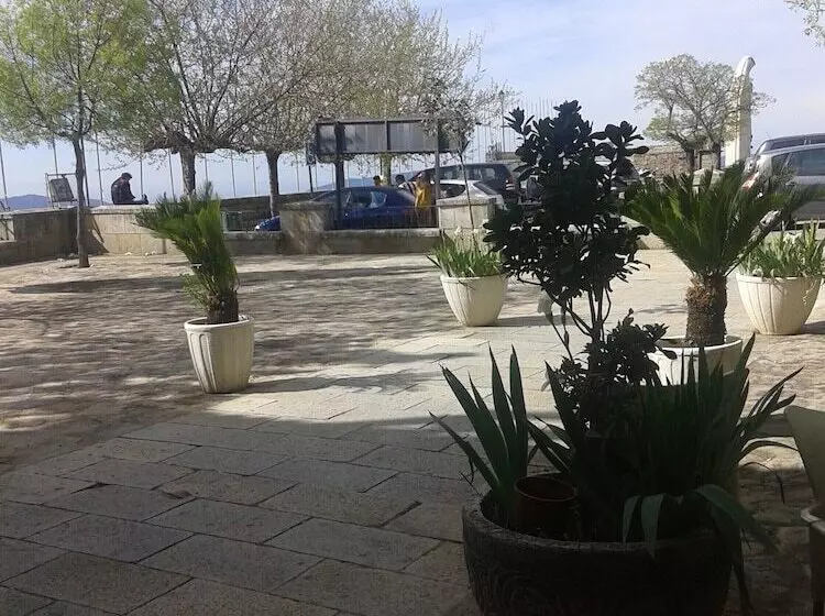 簡易ホテル Hospedería Santuario Virgen De La Cabeza