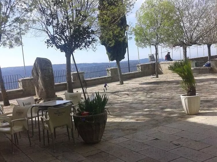 簡易ホテル Hospedería Santuario Virgen De La Cabeza