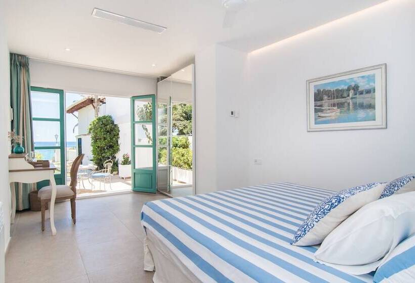 مسافرخانه The Sea Club