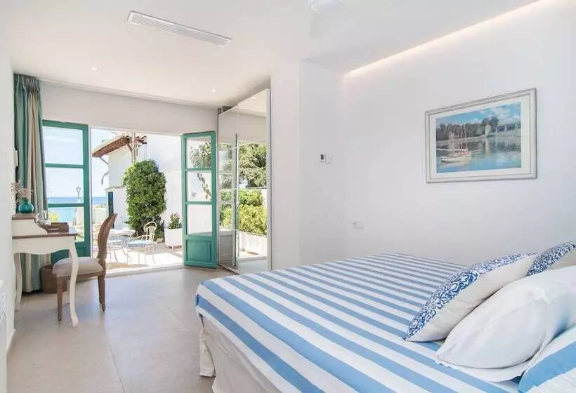 簡易ホテル The Sea Club