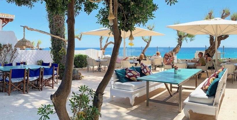 مسافرخانه The Sea Club