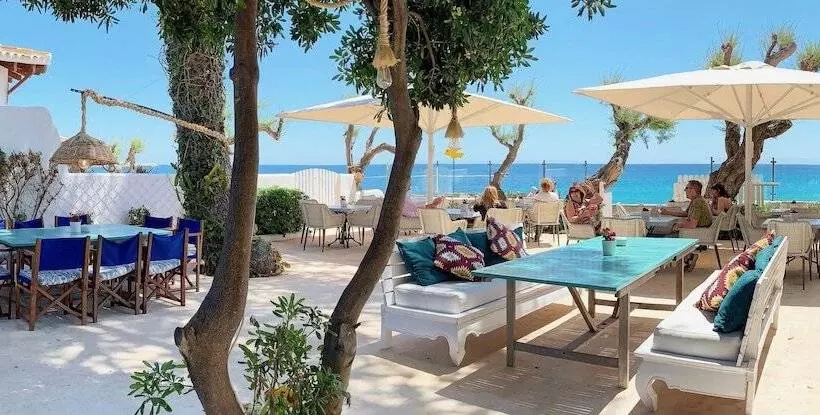 簡易ホテル The Sea Club