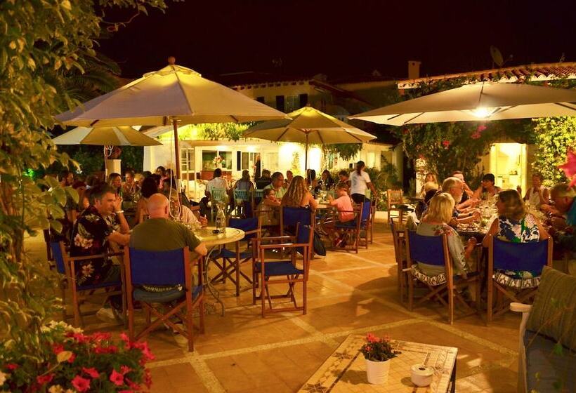 مسافرخانه The Sea Club