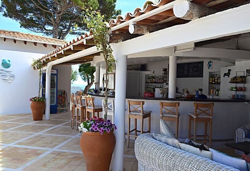 مسافرخانه The Sea Club