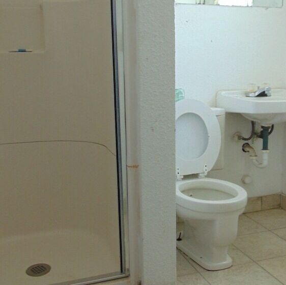 فندق على الطريق Heritage Budget Inn