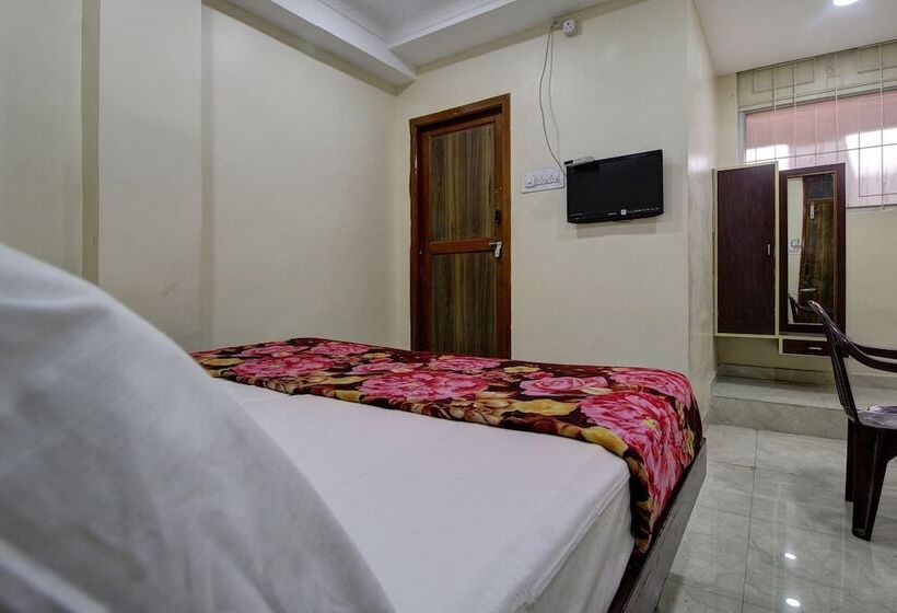 Spot On 45084 Hotel Navaratna Deluxe