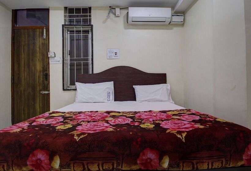 Spot On 45084 Hotel Navaratna Deluxe