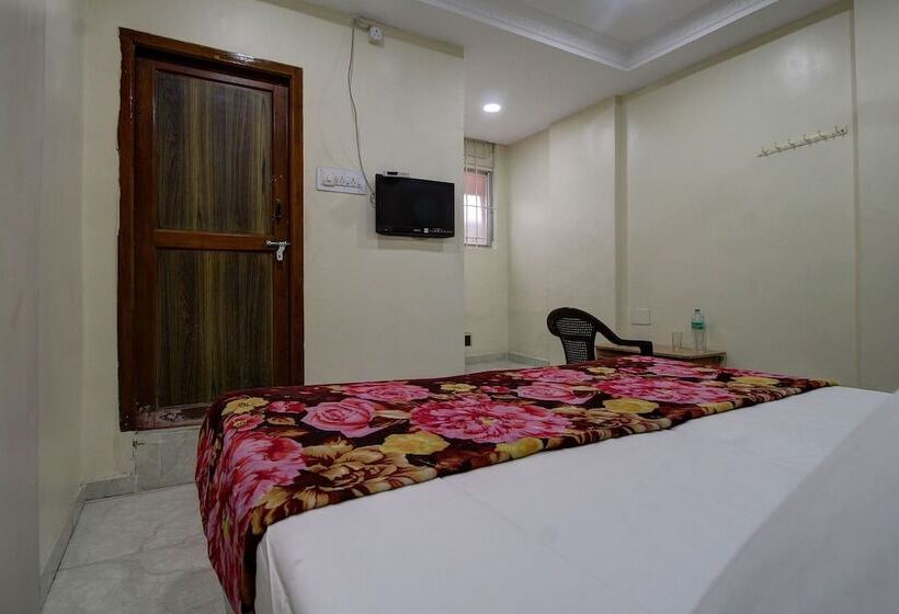 Spot On 45084 Hotel Navaratna Deluxe