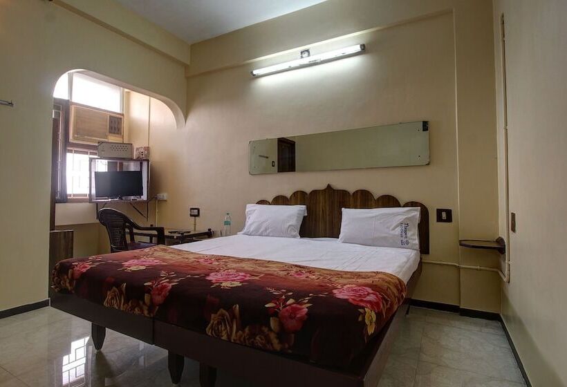 Spot On 45084 Hotel Navaratna Deluxe