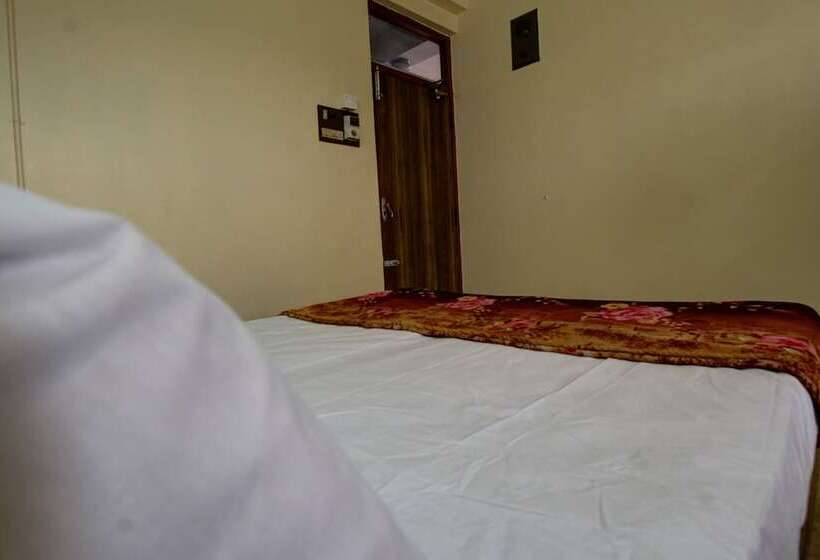 Spot On 45084 Hotel Navaratna Deluxe