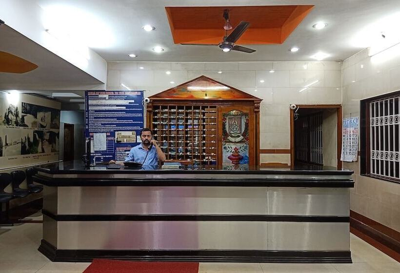 Spot On 45084 Hotel Navaratna Deluxe