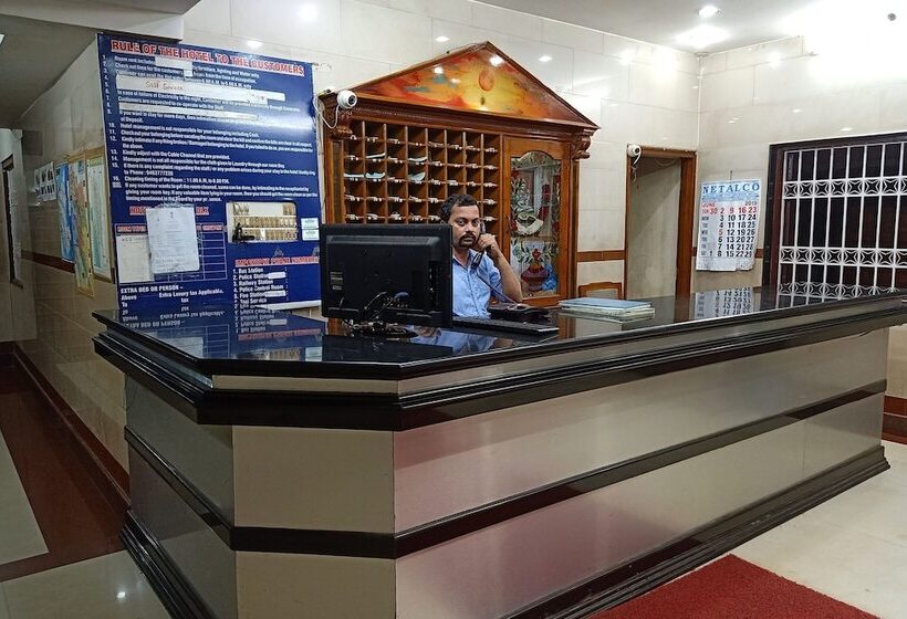 Spot On 45084 Hotel Navaratna Deluxe