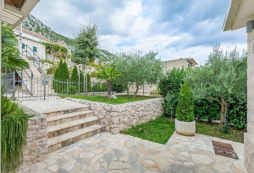 Villa Holiday Home Zvečanje