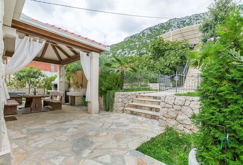 Villa Holiday Home Zvečanje