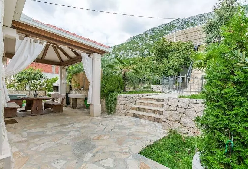 Villa Holiday Home Zvečanje