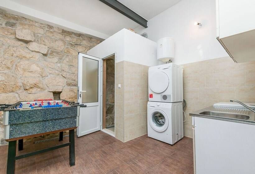 Villa Holiday Home Zvečanje