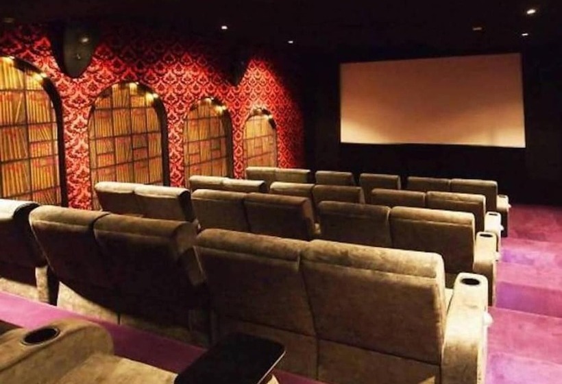 Class, Style And Location In Carlton