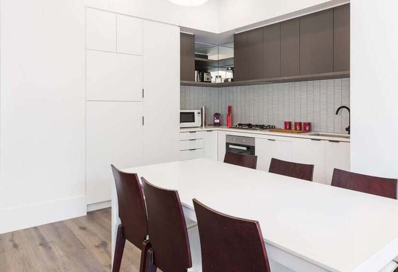 Class, Style And Location In Carlton