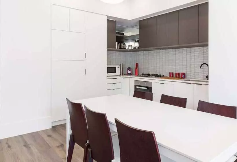 Class, Style And Location In Carlton