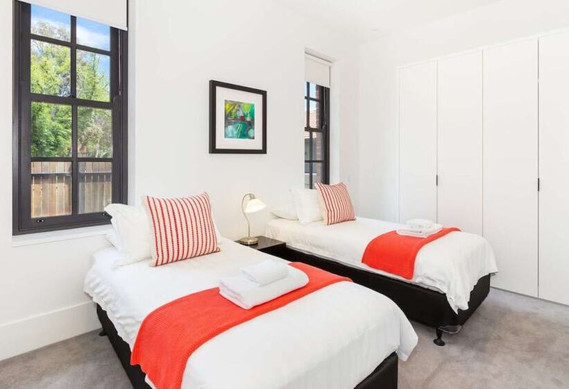 Class, Style And Location In Carlton