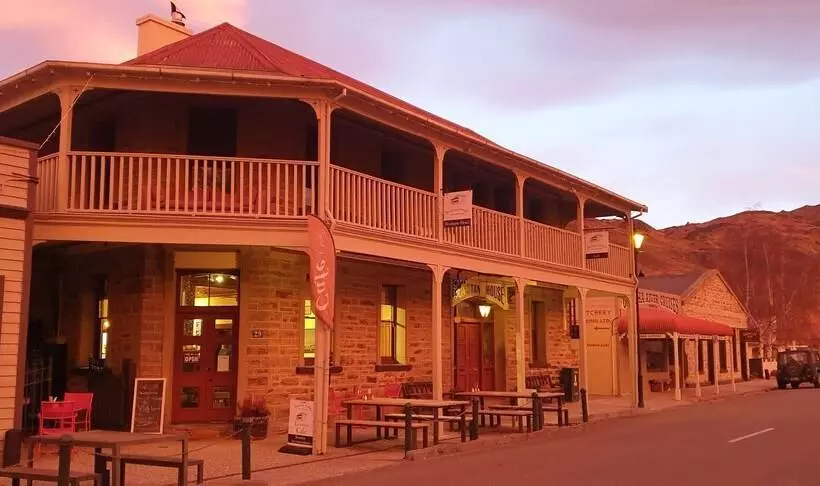 Hotelli Dunstan House