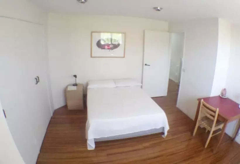 ペンション Charles Rooms Guesthouse
